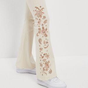 NEW American Eagle Cream Embroidered Super High Waisted Flare Jeans 00